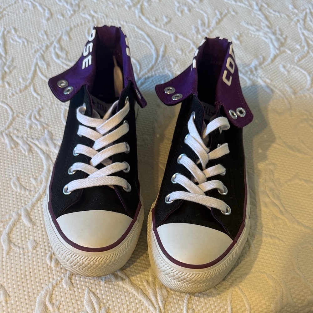 Women’s Size 8 Black and Purple High-Top Sneakers Converse